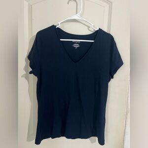 Banana Republic Size Large Navy V-Neck Tee